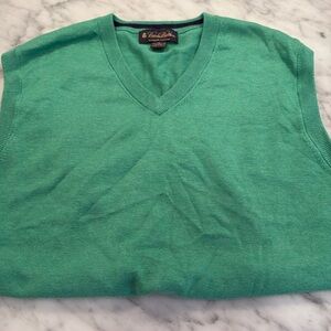 Brooks Brothers Men’s Medium V-Neck Sweater Vest